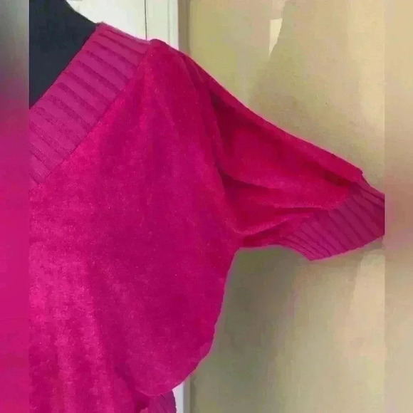 Vtg fuschia deep pink Niky Lu Terry cloth v neck roller skater inspired top blou - Picture 3 of 5